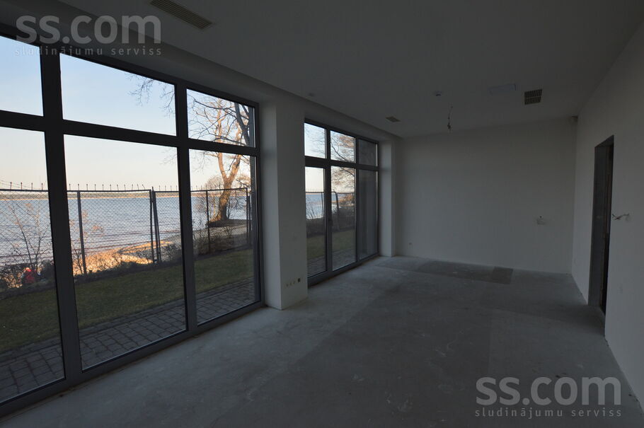 Ezermalas 44, Rīga — maja