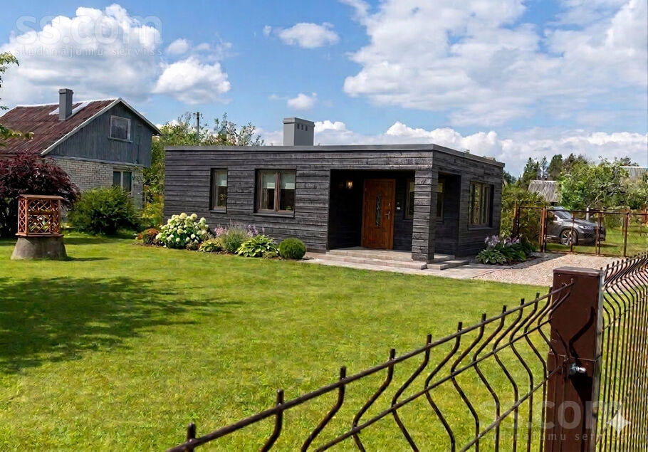 Ķiršu iela 10, Jāņupe, Rīgas rajons, Olaines pag. — maja