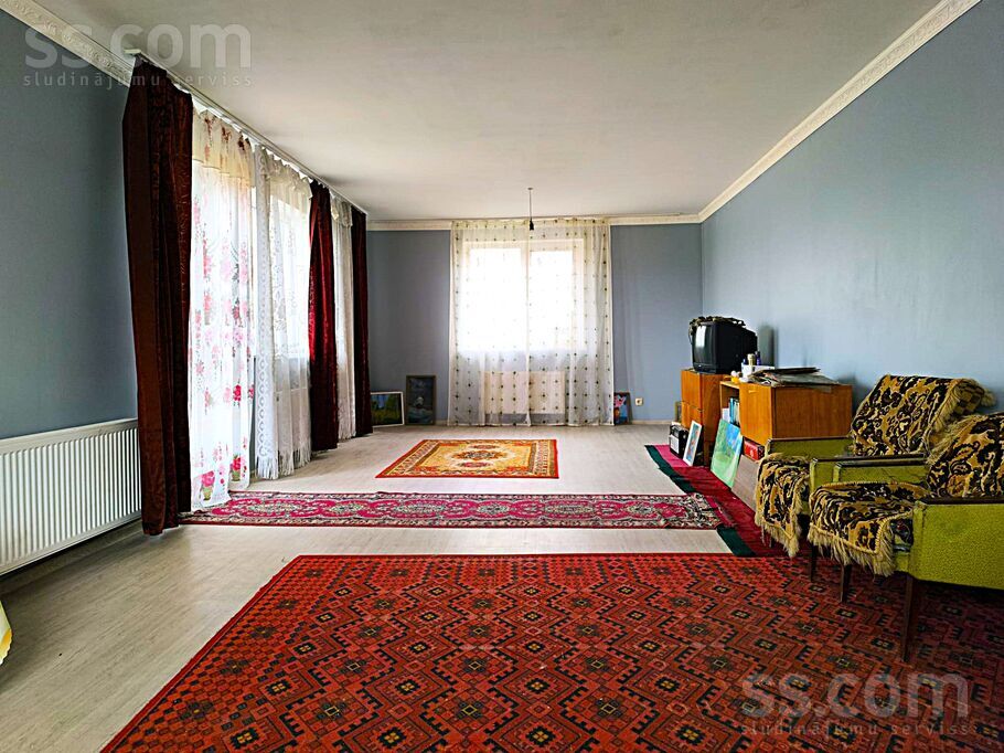 Nelku, Ogre un raj., Ogre — maja