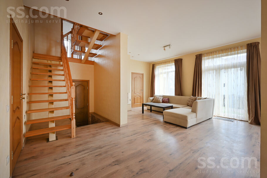 Kalnu iela 25bk-2, Jūrmala — maja