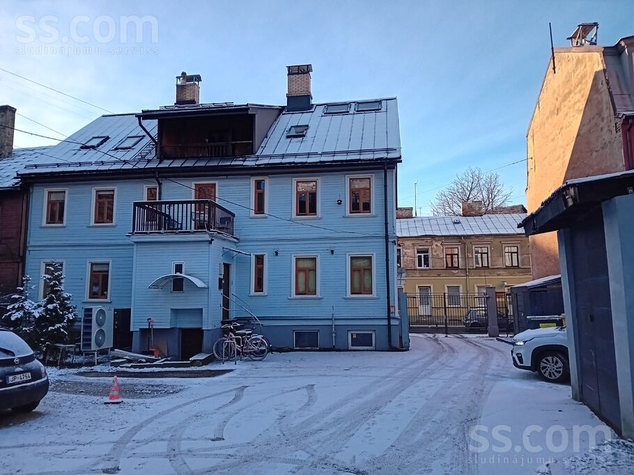 Bruņinieku 79, Rīga — maja