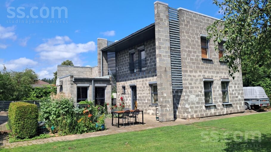 Dārziņu 50. l., Rīga — maja