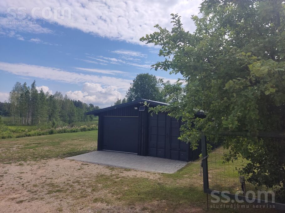 Vijolītes, Pāce, Talsi un raj., Dundagas pag. — maja