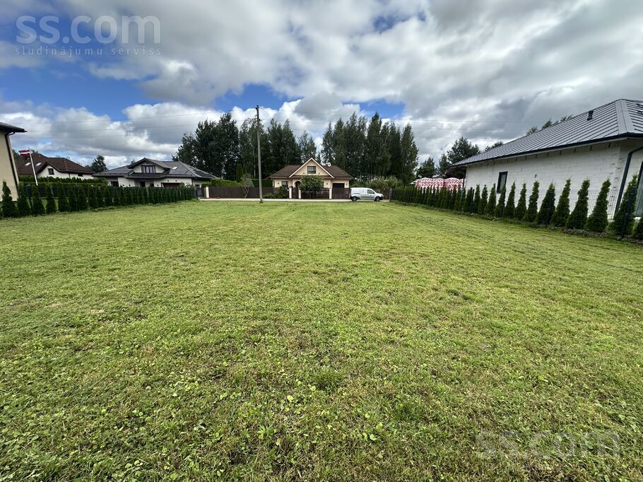 Pils 16, Rīgas rajons, Baloži — zeme