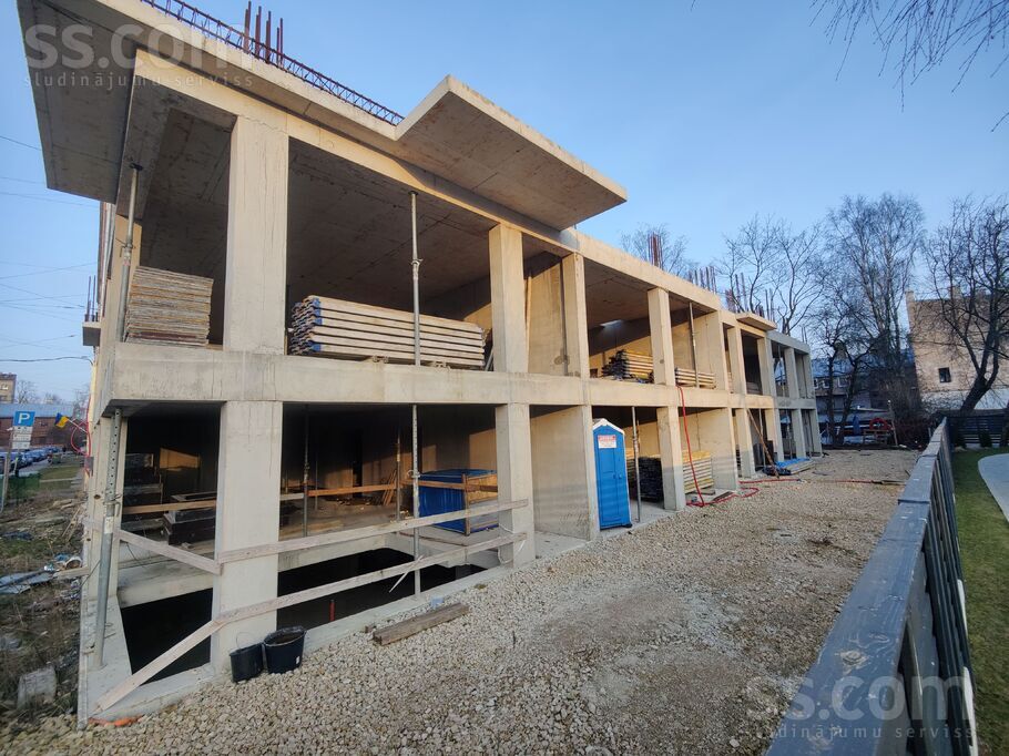 Dainas 8, Rīga — zeme