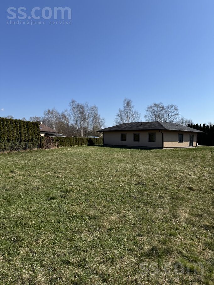 Bērzu iela 11, Iecava, Bauska un raj., Iecavas nov. — maja