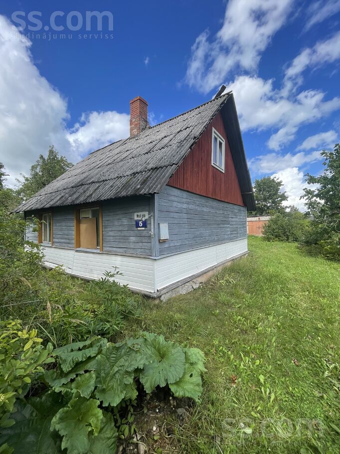 Mazā 5, Madona un raj., Madona — maja