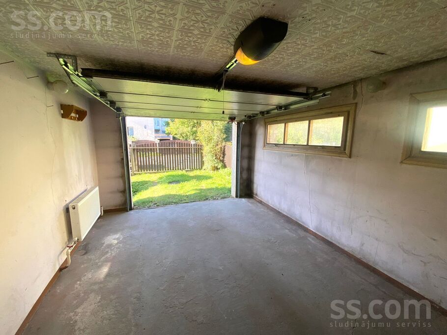 Zileņu, Rīga — maja