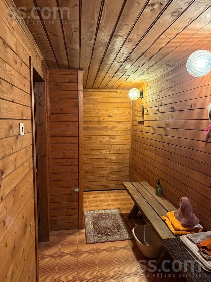 Augstienes, Rīga — maja