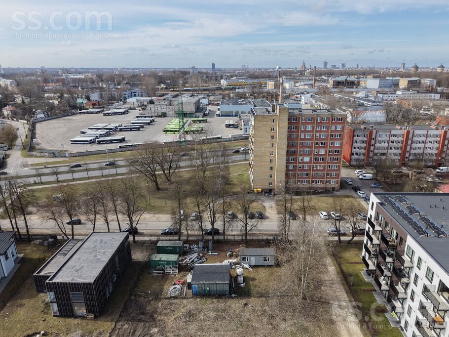 Nīcgales bn, Rīga — zeme