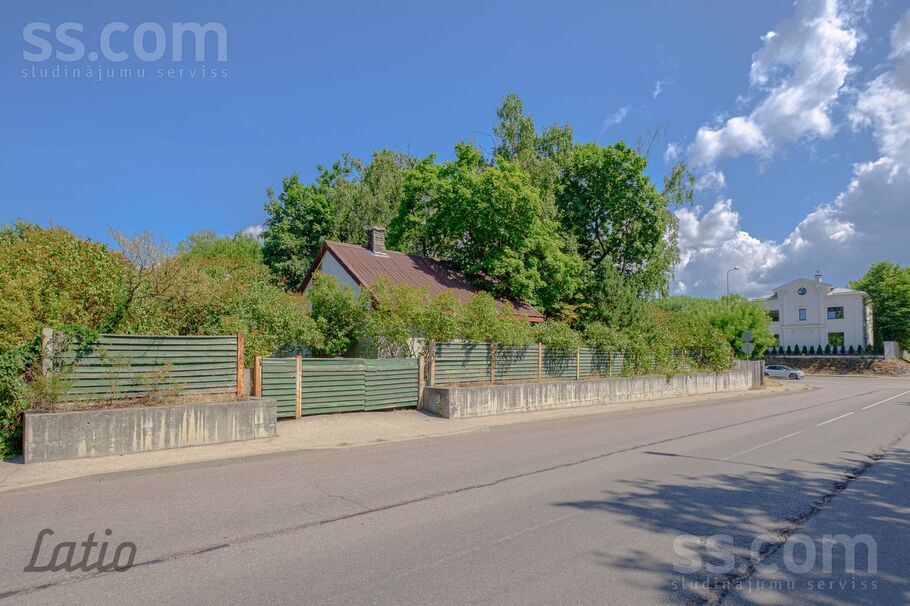 Dombrovska 18, Rīga — maja