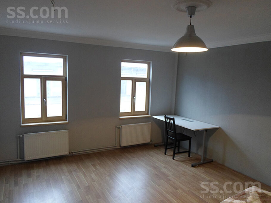 Bruņinieku 79, Rīga — maja