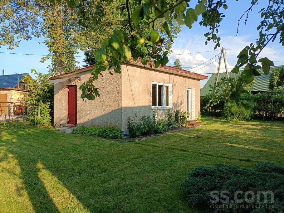 Dārziņu Krasta iela 18, Ogre un raj., Ogre — maja