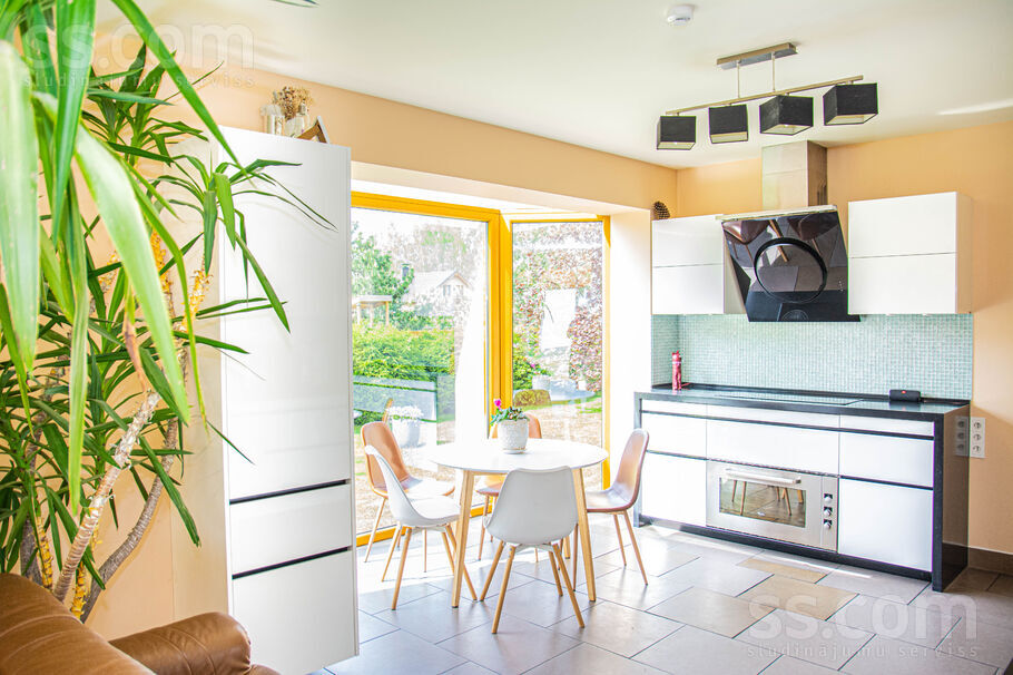 Amoliņu iela, Iecēni, Jelgava un raj., Cenu pag. — maja