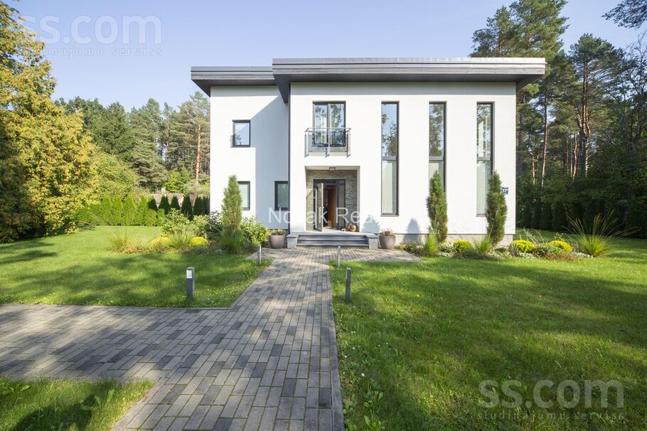 Ezeru iela 17, Jūrmala — maja