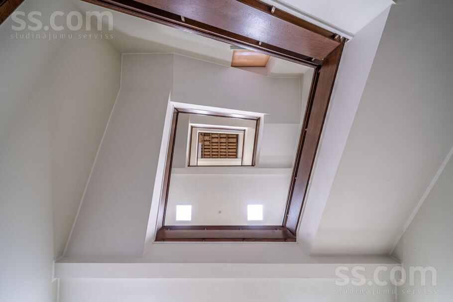 Aspazijas bulv. 20, Rīga — maja