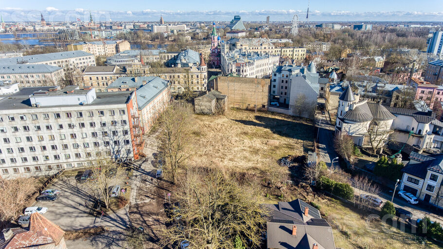 Meža 6, Rīga — zeme