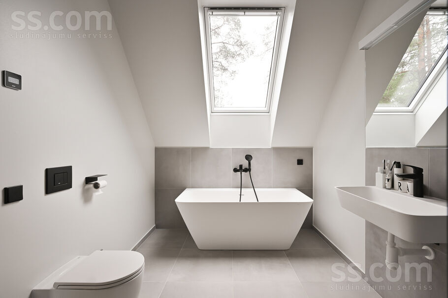 Ričarda 100, Baltezers, Rīgas rajons, Ādažu nov. — maja