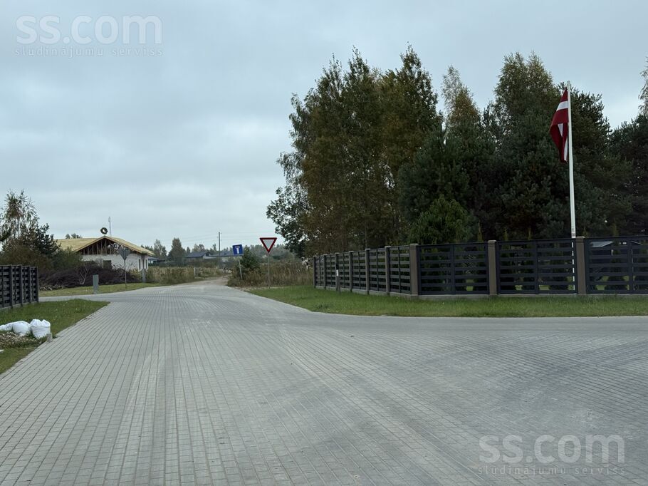 Dzilnu iela 28, Rīgas rajons, Salaspils — zeme