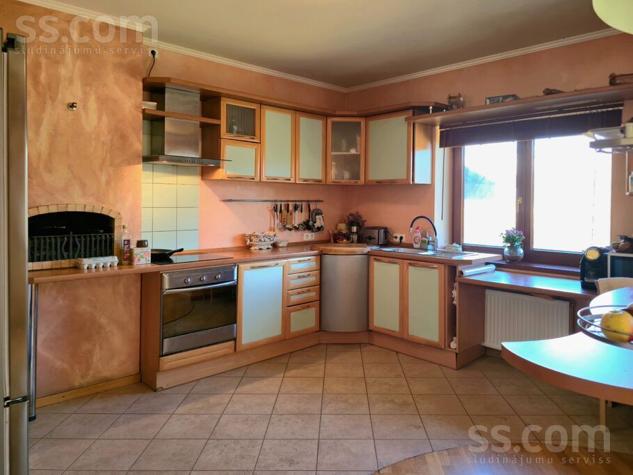 Ezermalas 24, Piņķi, Rīgas rajons, Babītes pag. — maja