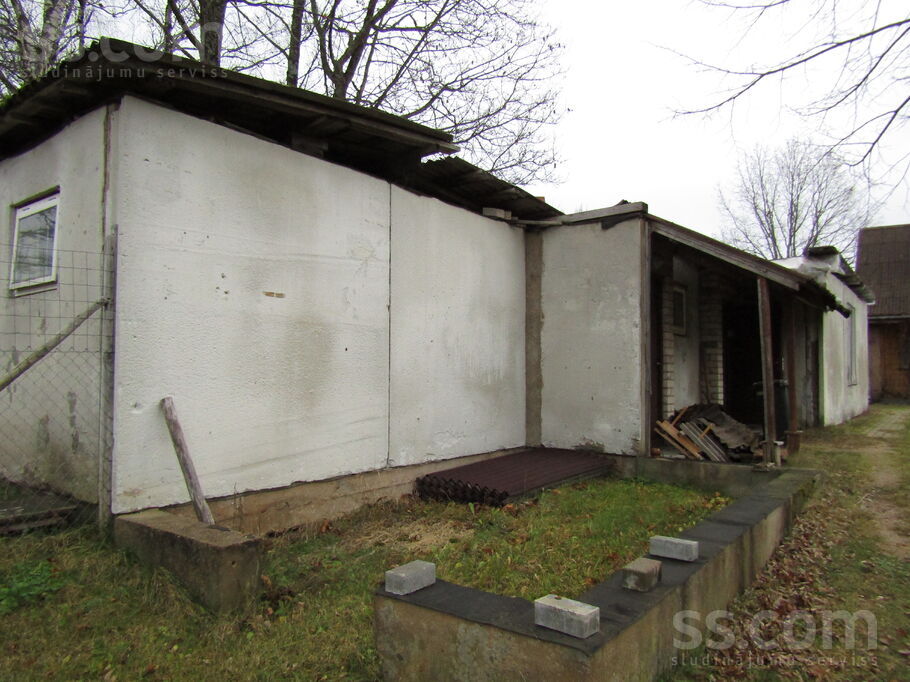 Ziedugravas iela 1, Valka un raj., Strenči — maja