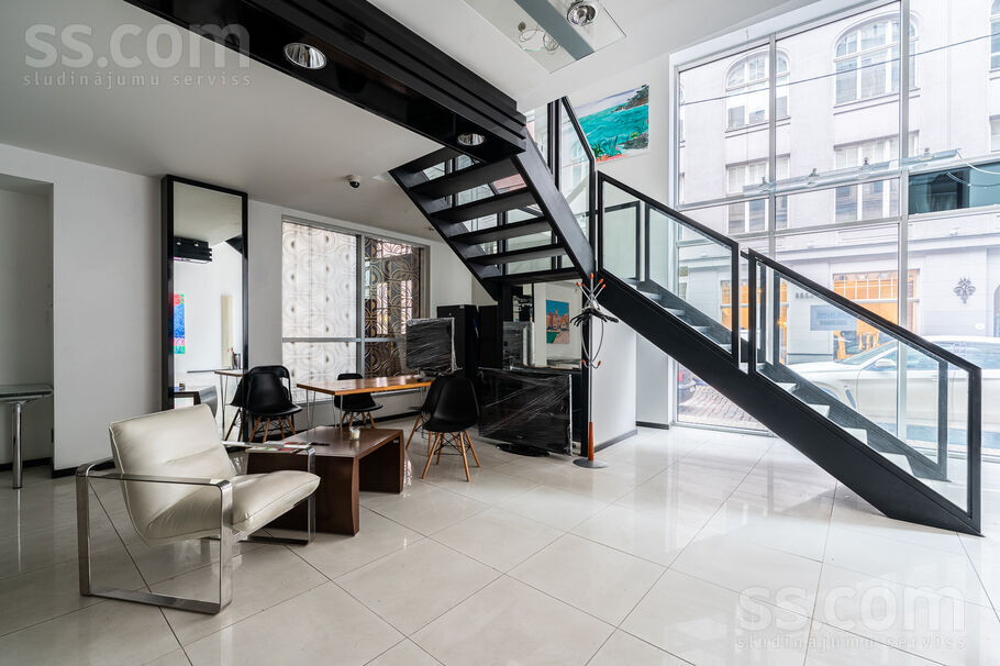 Vaļņu 4, Rīga, Vecrīga — telpa