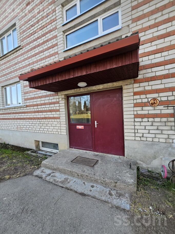 Zaļā iela 3, Namiķi, Saldus un raj., Lutriņu pag. — dzivoklis