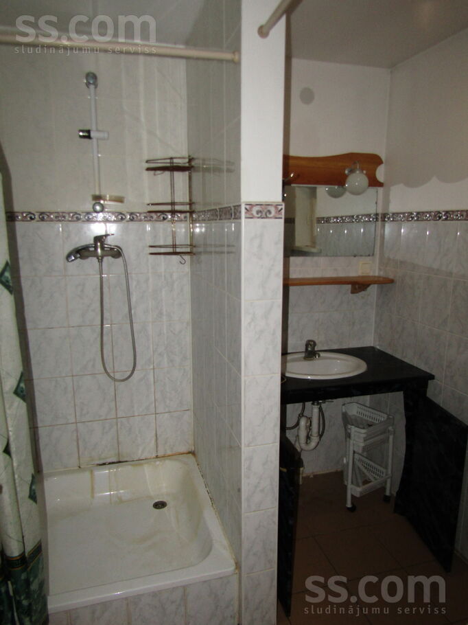 Ziedugravas iela 1, Valka un raj., Strenči — maja