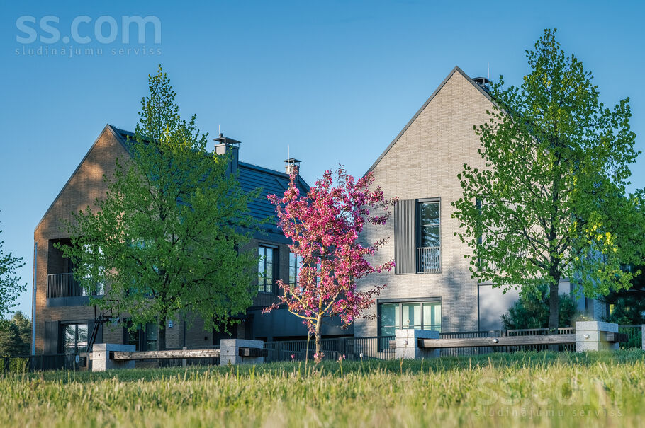 Jaunā Mežaparka 5, Rīga — zeme