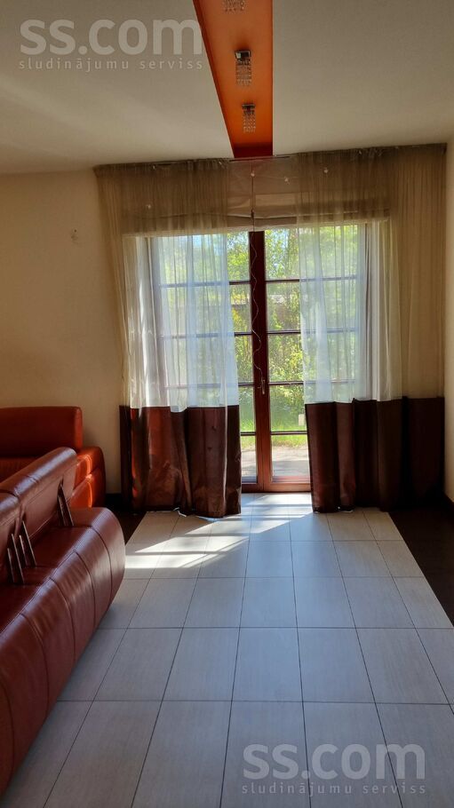 Ezeru 11, Jūrmala — maja