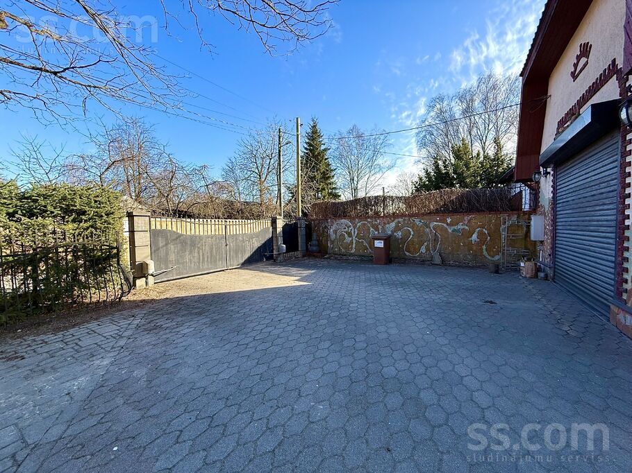 Planīcas 13, Rīga — maja