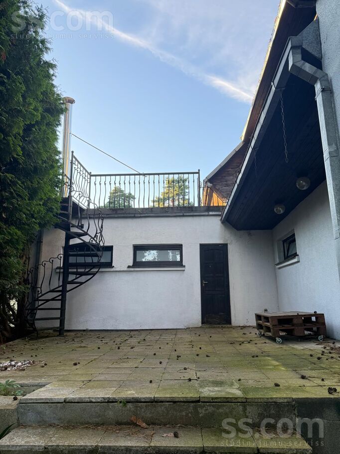 Augstienes, Rīga — maja