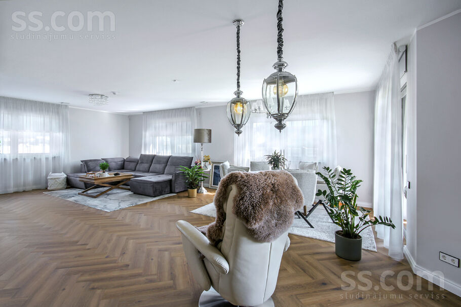 Sebru, Sēbruciems, Rīgas rajons, Babītes pag. — maja