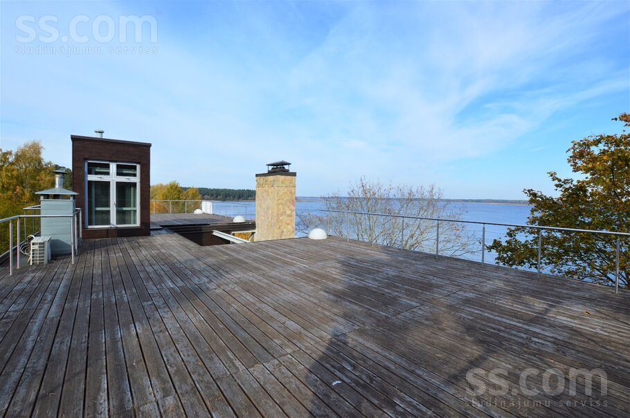 Ezermalas 44, Rīga — maja