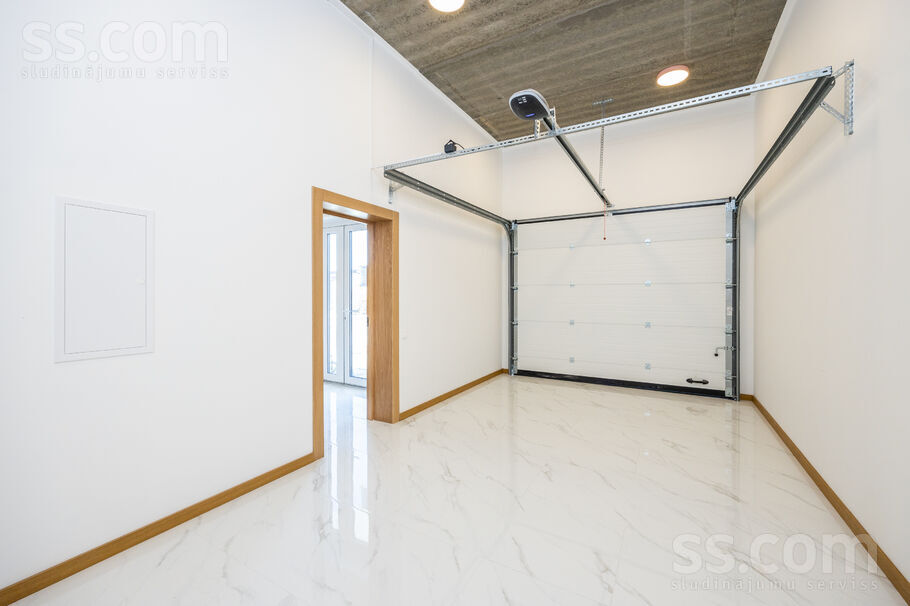 Rītausmas iela 1, Mārupe, Rīgas rajons, Mārupes pag. — maja