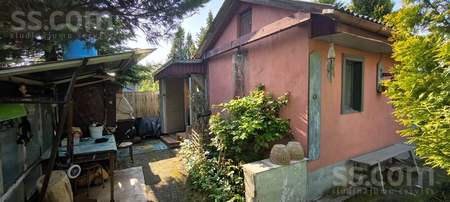 Buru iela 32, Ziemeļblāzma, Limbaži un raj., Skultes pag. — maja