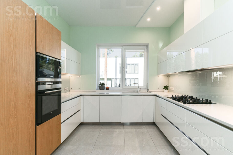 Ezerparka iela, Berģi, Rīgas rajons, Garkalnes nov. — maja