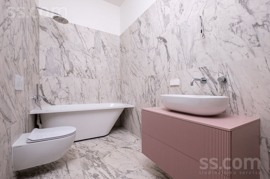 Raiņa bulv. 27, Rīga — dzivoklis