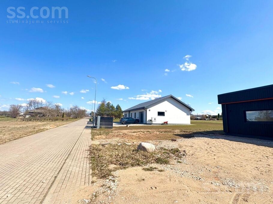 Liepu iela 13, Kocēni, Valmiera un raj., Kocēnu pag. — maja
