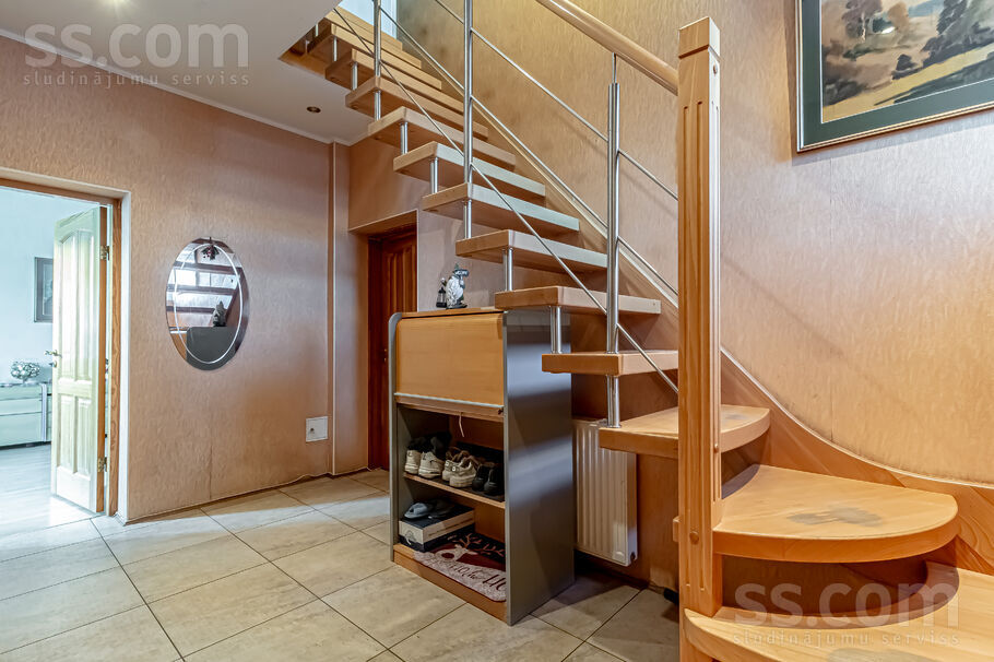 Tēriņu 74, Rīga — maja