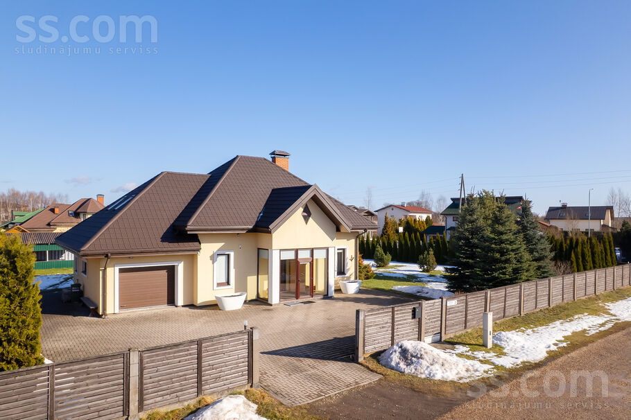 Upeņu iela 2, Rāmava, Rīgas rajons, Ķekavas pag. — maja