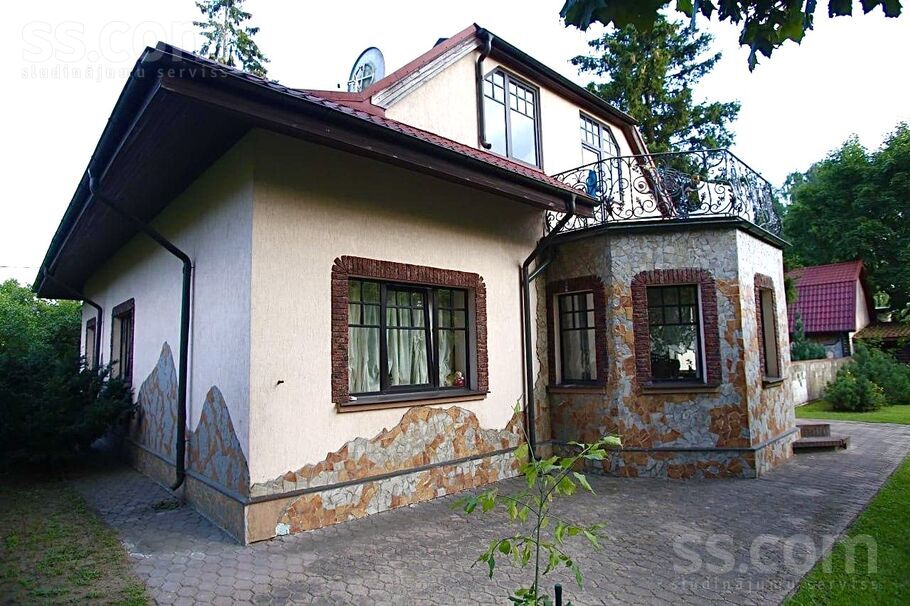 Planīcas 13, Rīga — maja