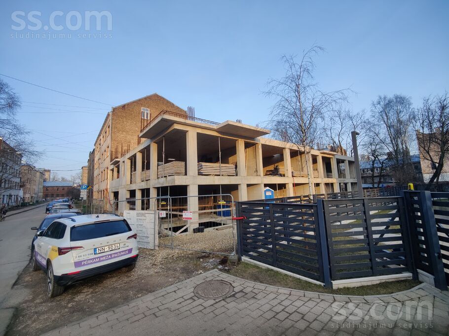 Dainas 8, Rīga — zeme