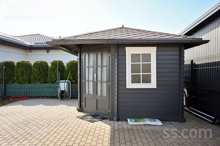 Mango iela 1, Mežāres, Rīgas rajons, Babītes pag. — maja