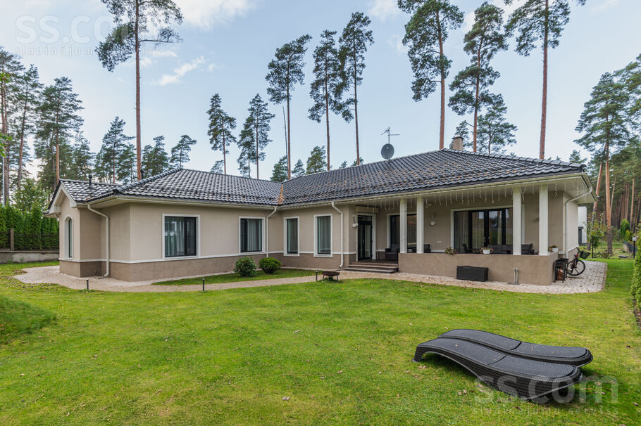 Ezerparka iela, Berģi, Rīgas rajons, Garkalnes nov. — maja