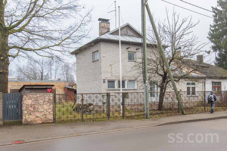 Dzērbenes 23, Rīga — maja