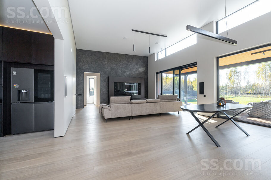 Mežavēju iela 8, Mārupe, Rīgas rajons, Mārupes pag. — maja