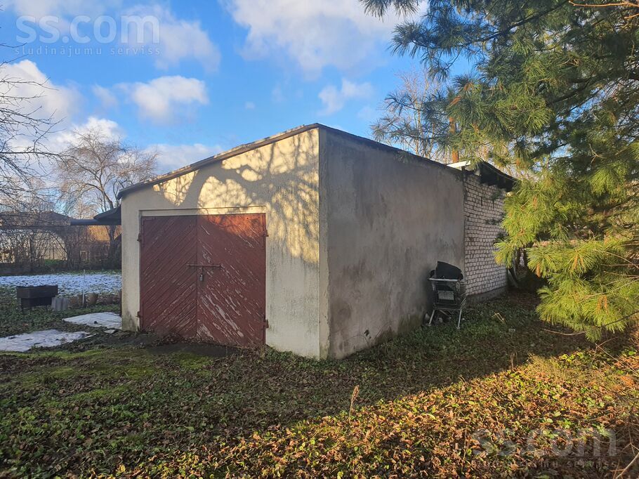 Kārsavas 33, Rīga — maja