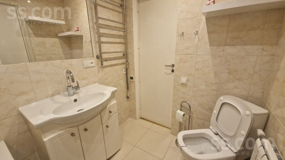 Birznieka-Upīša 15, Rīga — maja