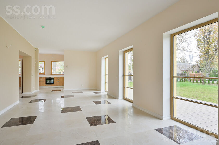 Kanālu iela 26a, Jūrmala — maja